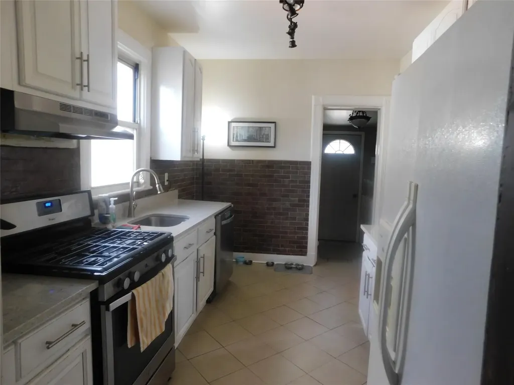 141 N Macquesten Parkway Mount Vernon NY 10550