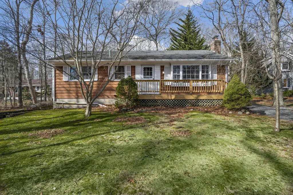 20 Crystal Beach Boulevard Brookhaven NY 11955