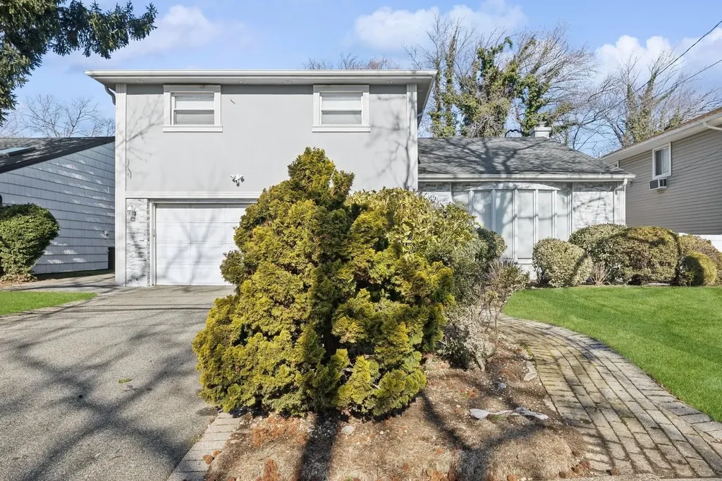 5 Sutton Lane Hewlett NY 11557