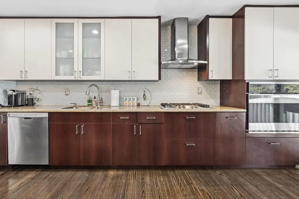 5 Sutton Lane Hewlett NY 11557