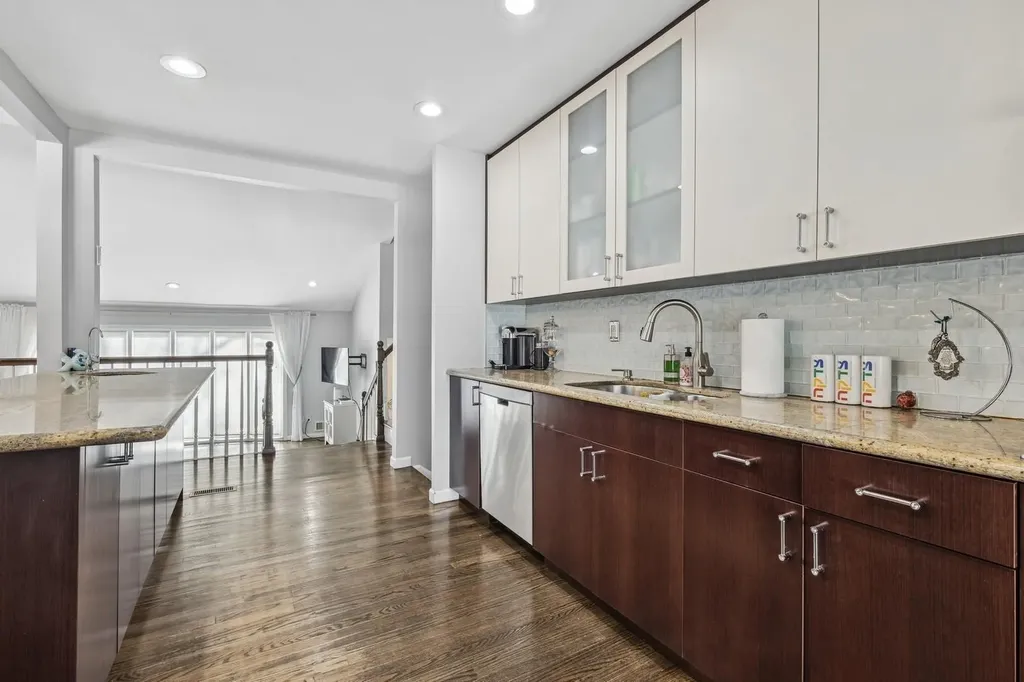 5 Sutton Lane Hewlett NY 11557