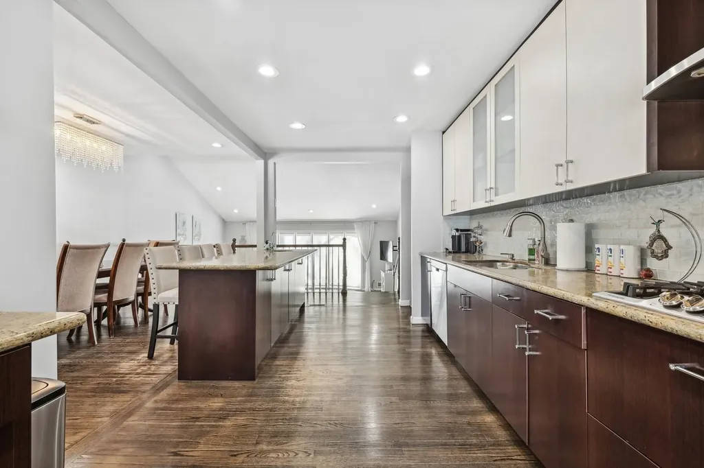 5 Sutton Lane Hewlett NY 11557
