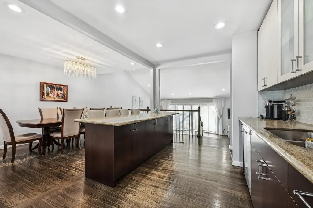5 Sutton Lane Hewlett NY 11557