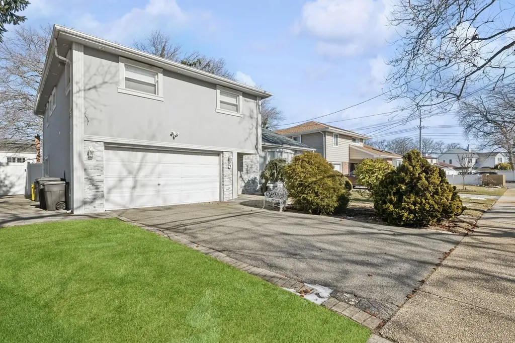 5 Sutton Lane Hewlett NY 11557