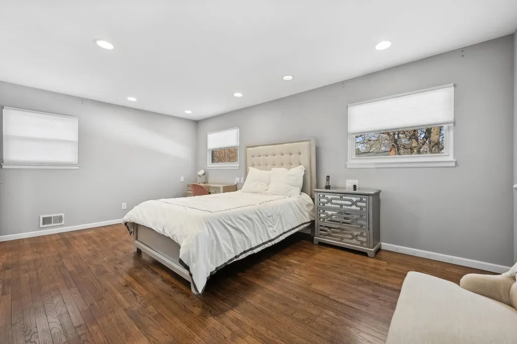 5 Sutton Lane Hewlett NY 11557
