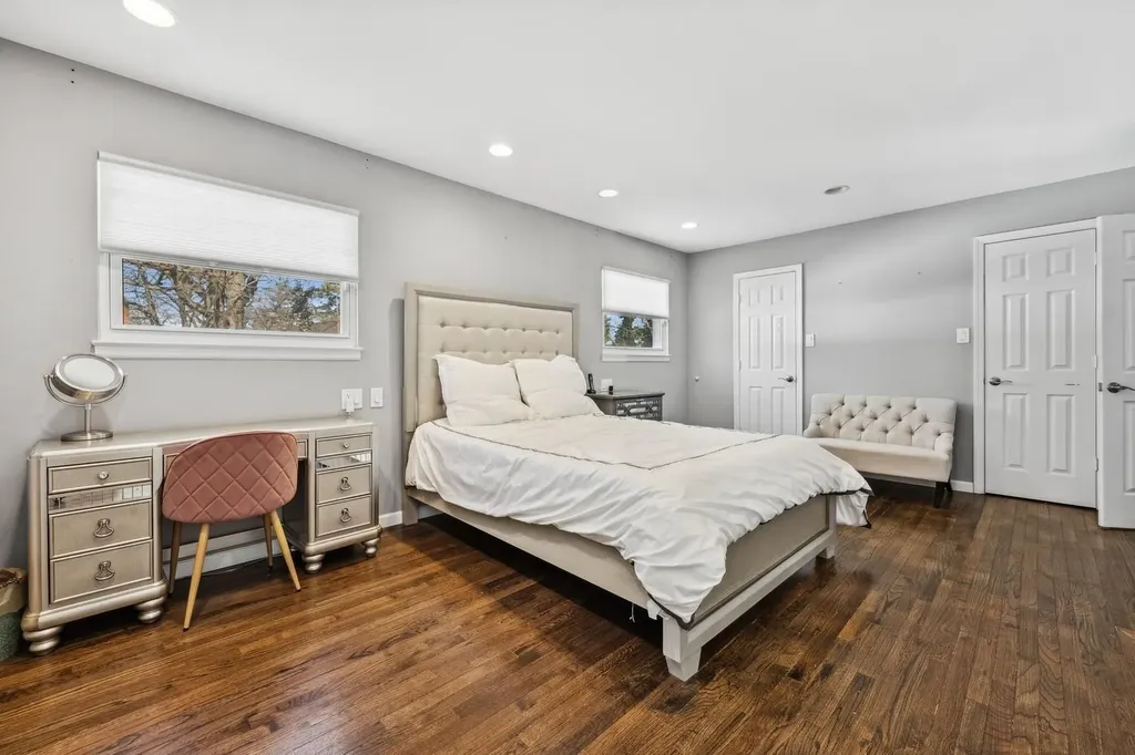 5 Sutton Lane Hewlett NY 11557