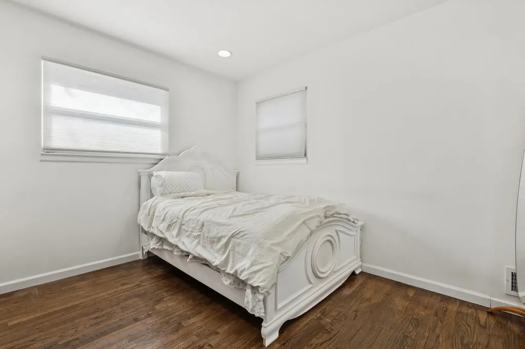 5 Sutton Lane Hewlett NY 11557