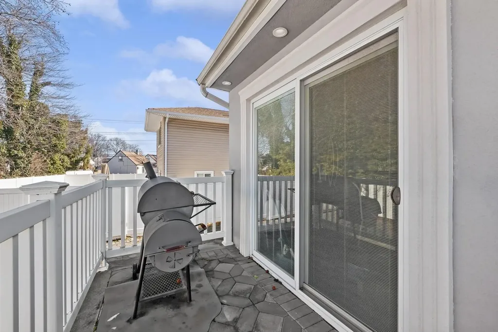 5 Sutton Lane Hewlett NY 11557