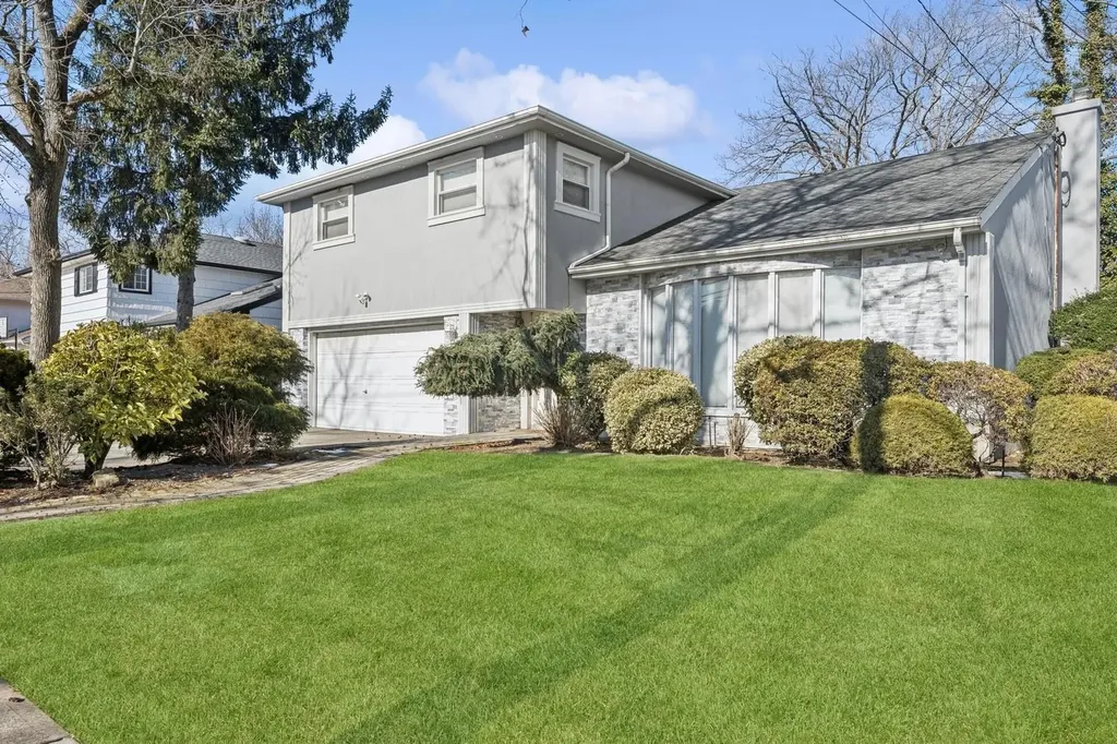 5 Sutton Lane Hewlett NY 11557