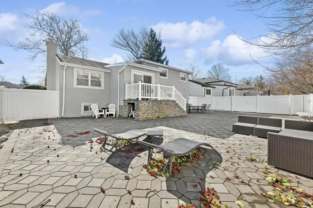 5 Sutton Lane Hewlett NY 11557