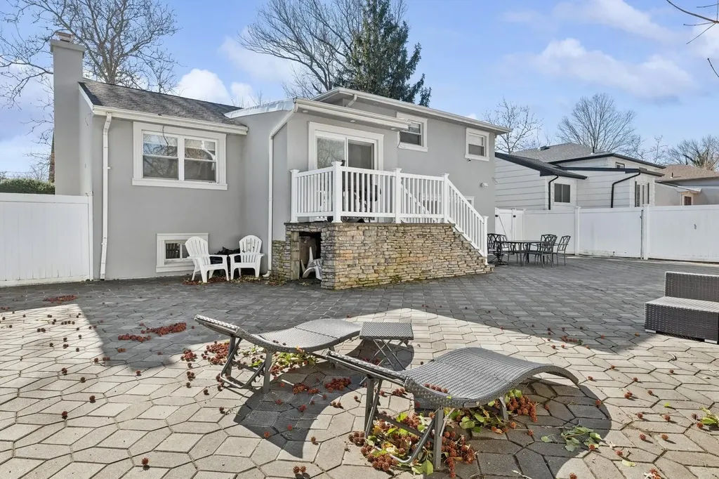 5 Sutton Lane Hewlett NY 11557