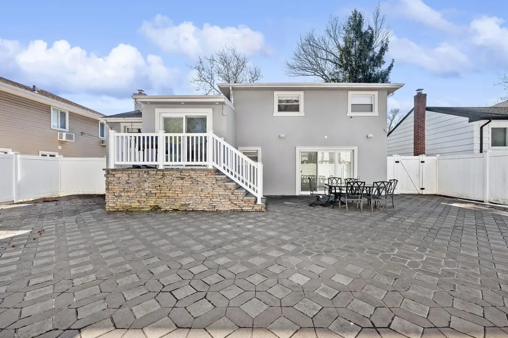 5 Sutton Lane Hewlett NY 11557