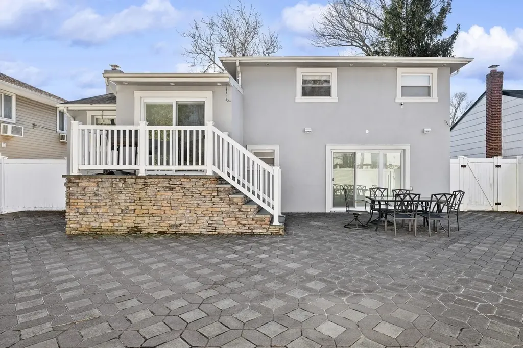 5 Sutton Lane Hewlett NY 11557