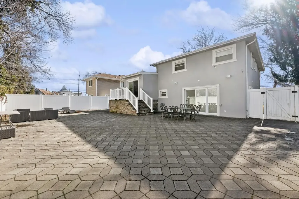 5 Sutton Lane Hewlett NY 11557