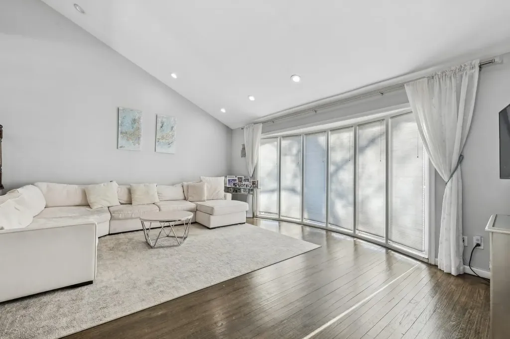 5 Sutton Lane Hewlett NY 11557