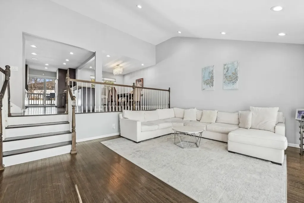 5 Sutton Lane Hewlett NY 11557
