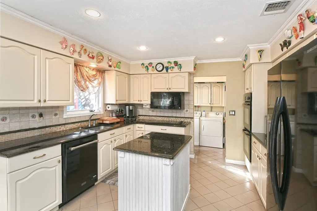 31 Timber Ridge Drive Commack NY 11725