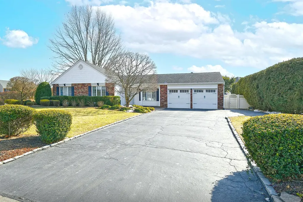 31 Timber Ridge Drive Commack NY 11725