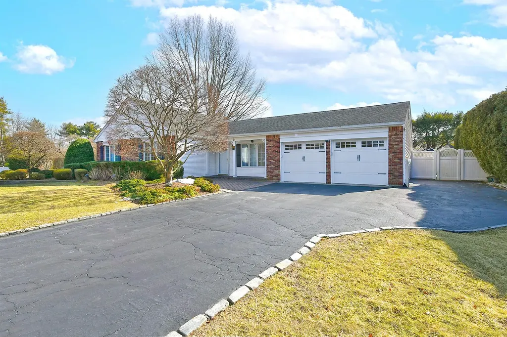 31 Timber Ridge Drive Commack NY 11725