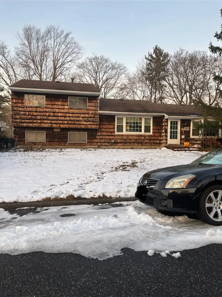 11 Berry Lane Brookhaven NY 11720