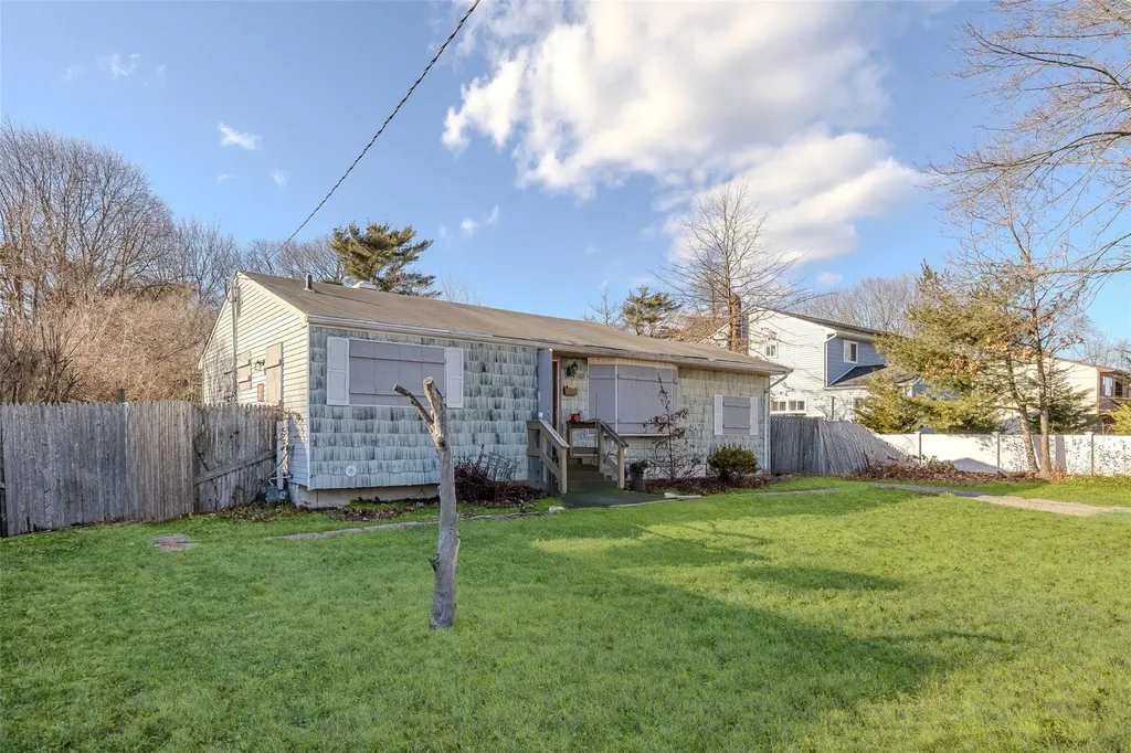 1522 N Gardiner Drive Bay Shore NY 11706