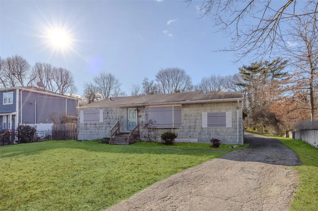 1522 N Gardiner Drive Bay Shore NY 11706
