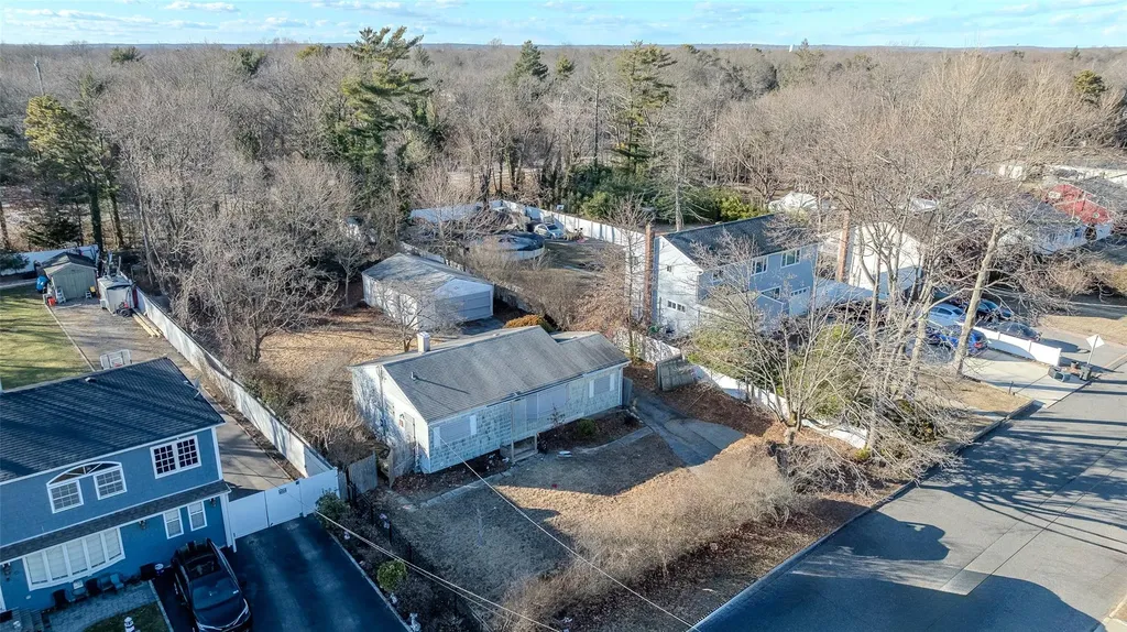 1522 N Gardiner Drive Bay Shore NY 11706