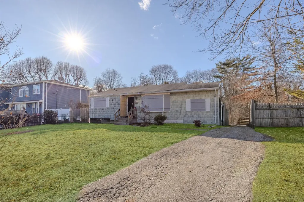 1522 N Gardiner Drive Bay Shore NY 11706