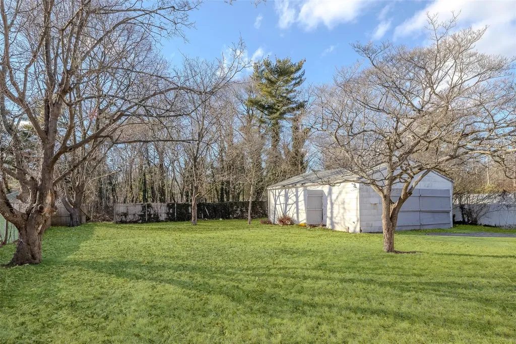1522 N Gardiner Drive Bay Shore NY 11706