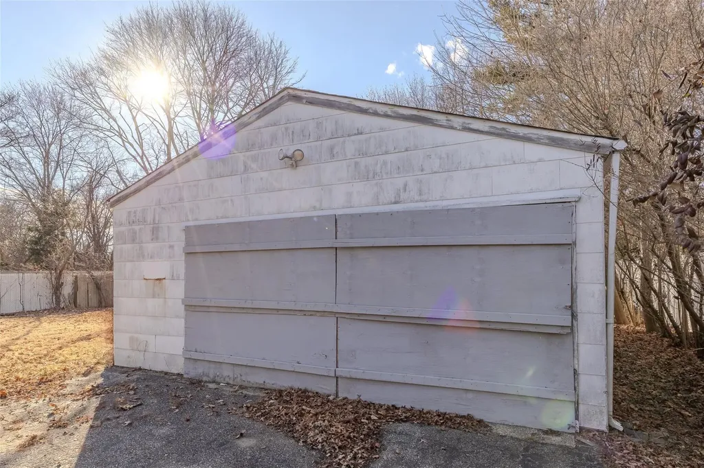 1522 N Gardiner Drive Bay Shore NY 11706