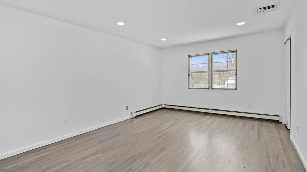 17 Shoreham Drive W Dix Hills NY 11746