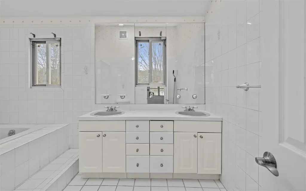17 Shoreham Drive W Dix Hills NY 11746
