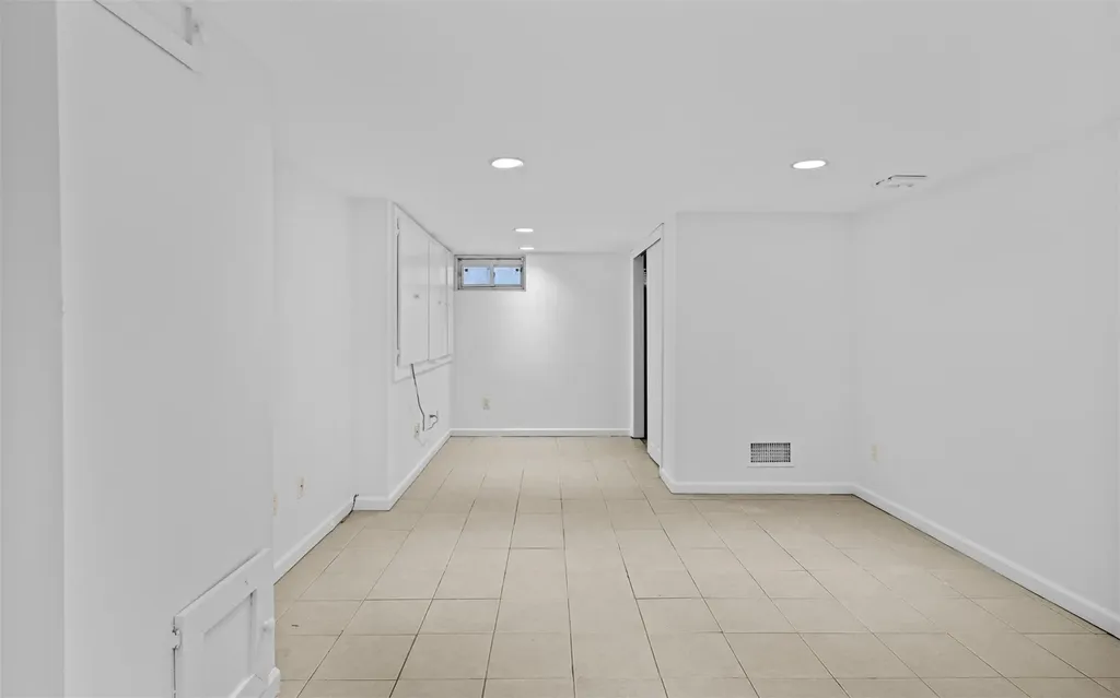 17 Shoreham Drive W Dix Hills NY 11746
