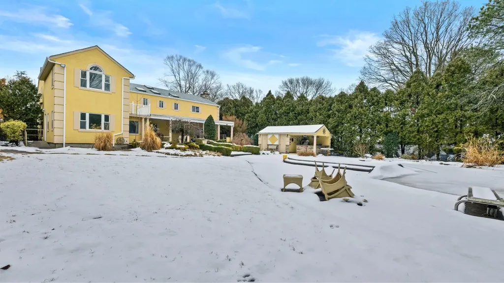 17 Shoreham Drive W Dix Hills NY 11746