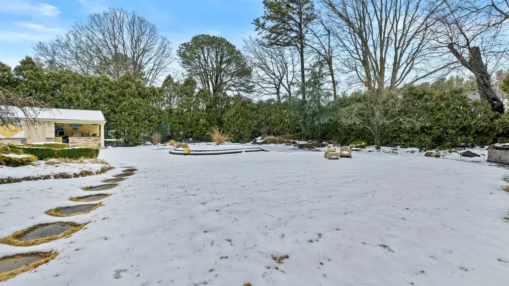 17 Shoreham Drive W Dix Hills NY 11746