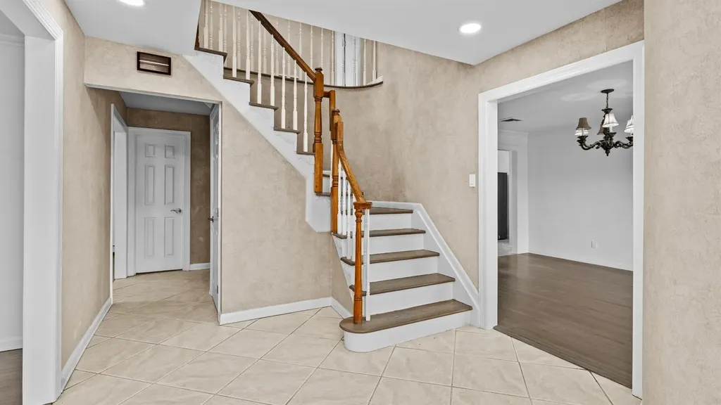 17 Shoreham Drive W Dix Hills NY 11746