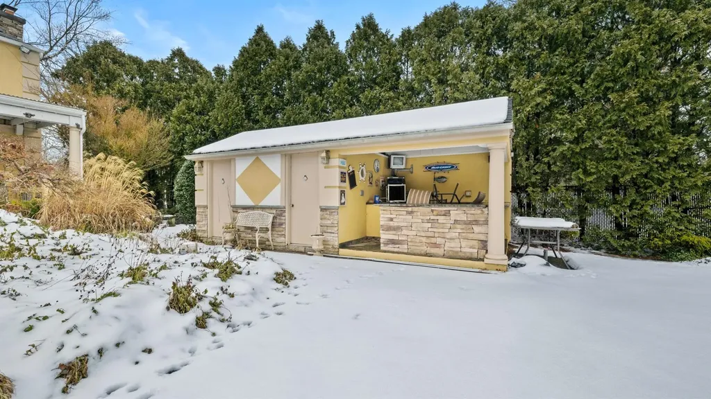 17 Shoreham Drive W Dix Hills NY 11746