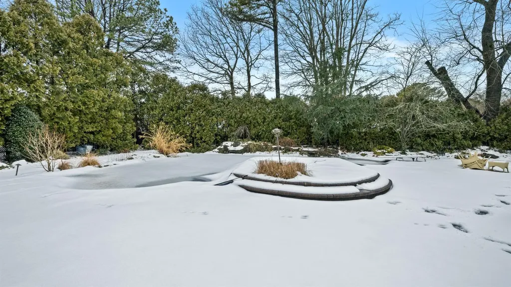 17 Shoreham Drive W Dix Hills NY 11746
