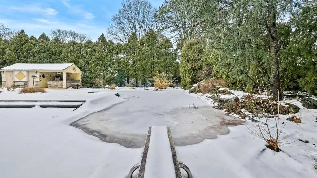 17 Shoreham Drive W Dix Hills NY 11746