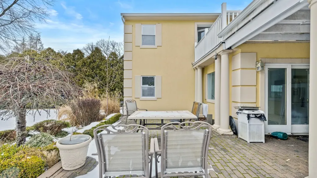 17 Shoreham Drive W Dix Hills NY 11746