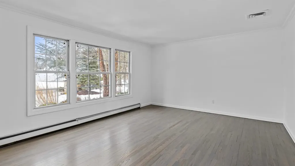 17 Shoreham Drive W Dix Hills NY 11746