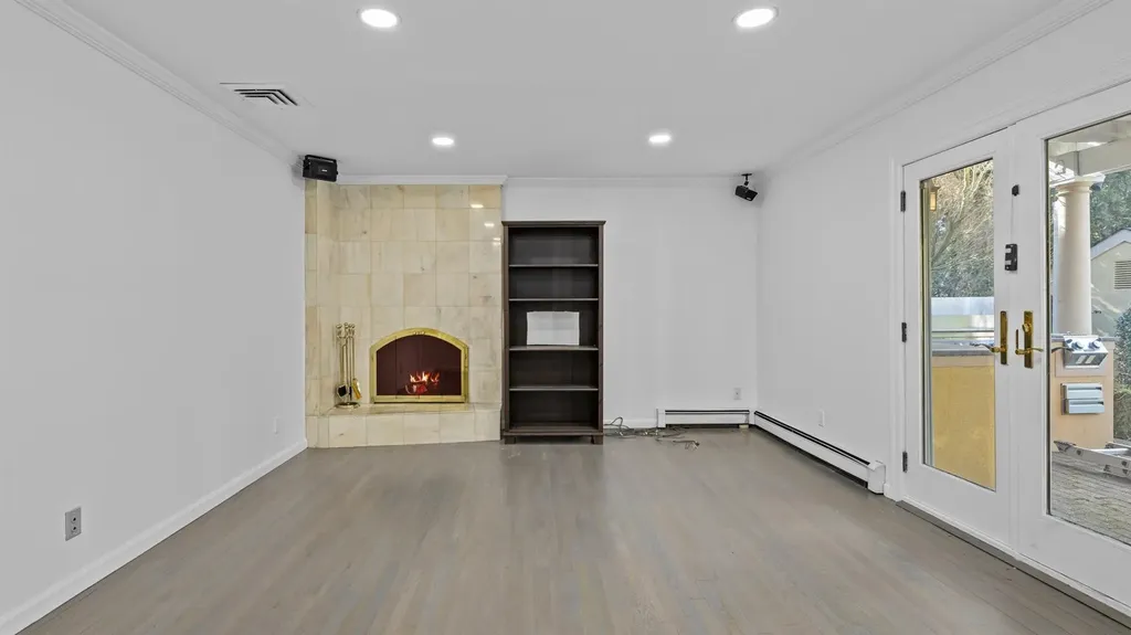 17 Shoreham Drive W Dix Hills NY 11746