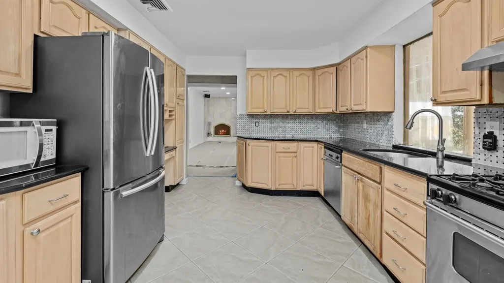 17 Shoreham Drive W Dix Hills NY 11746