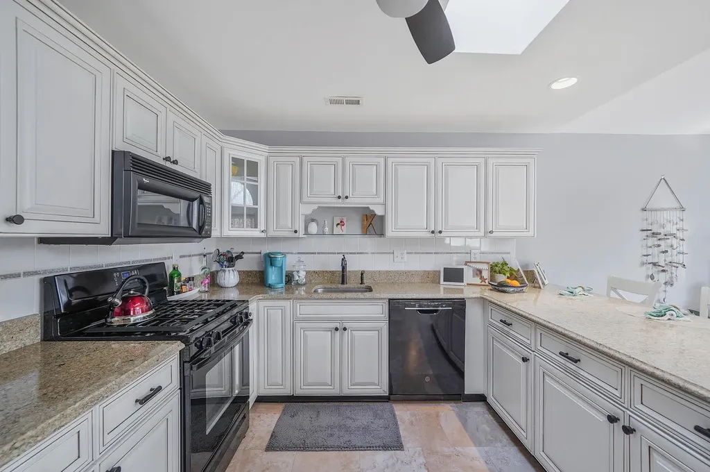88 Rabbit Run Manorville NY 11949