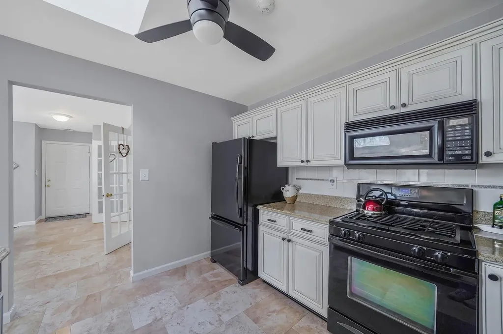 88 Rabbit Run Manorville NY 11949