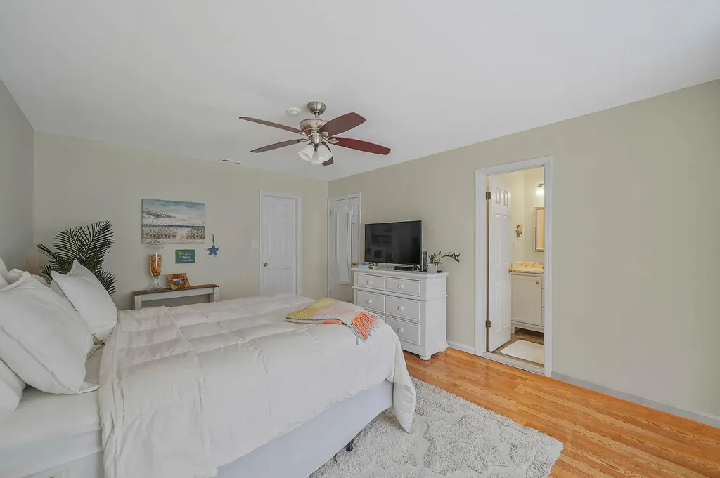 88 Rabbit Run Manorville NY 11949