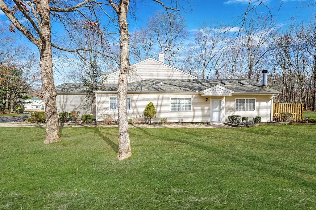 88 Rabbit Run Manorville NY 11949