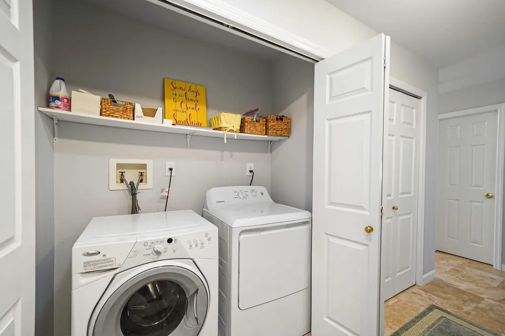 88 Rabbit Run Manorville NY 11949