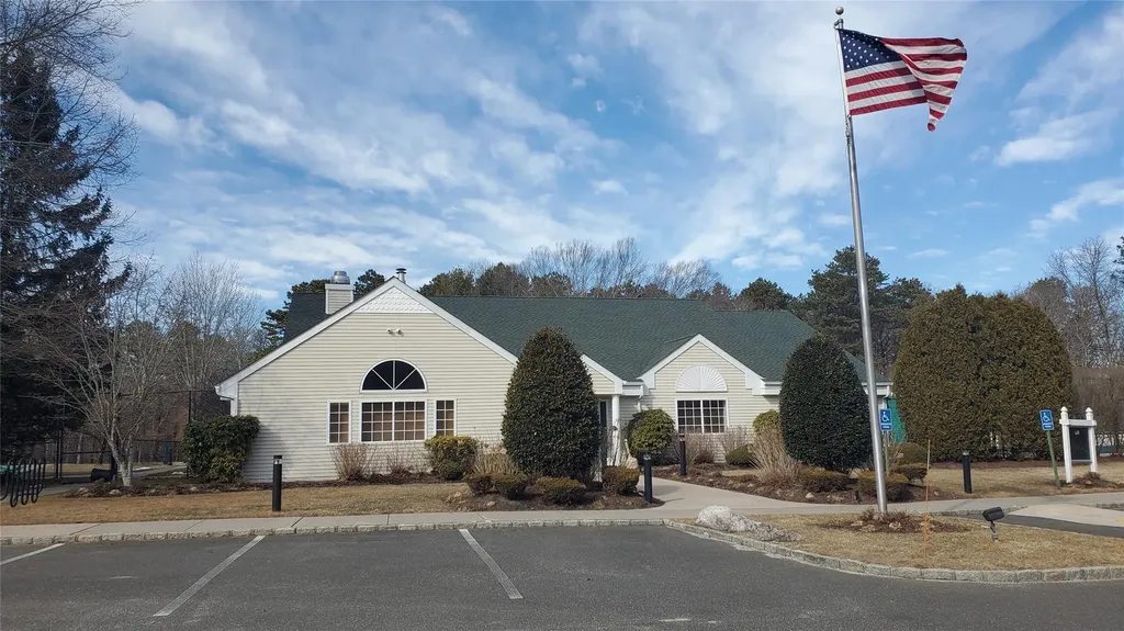 88 Rabbit Run Manorville NY 11949