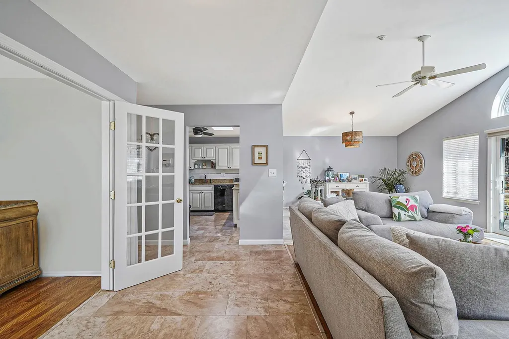 88 Rabbit Run Manorville NY 11949